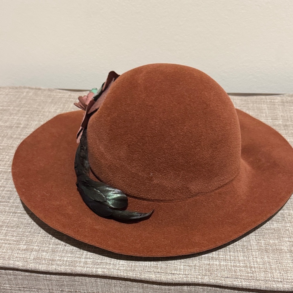 Elegant Brown Wool Hat with Floral Accent - Picture 3 of 4
